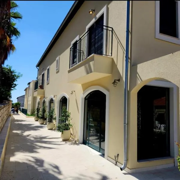 Ha Meyasdim 51, hotel v destinaci Zichron Ja'akov