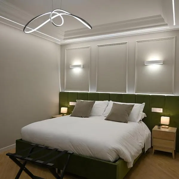 Mom Apartment Rooms&Suites, hotel v Tivoli