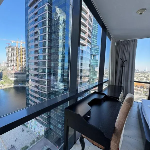 Click Stay - JLT - 2 Bedroom & Balcony Lakes View Entire Apartment -SS, hotel in Dubai