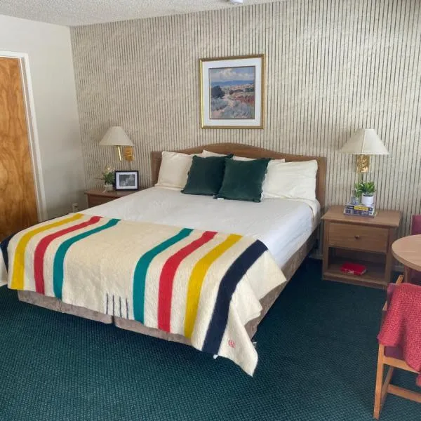 Whispering Pines, hotel v destinaci June Lake