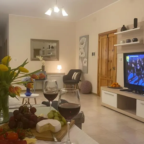 Sliema Viani Large Superior 3-Bedroom Apartment, hotel in Sliema