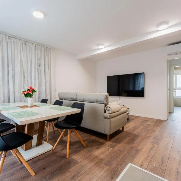 Flex SelfCheckIns 101 - Zagreb - 2 Bedrooms - Parking - Loggia，位于Velika Mlaka的酒店