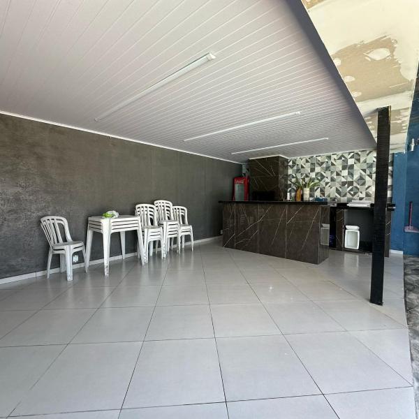 Espaço com piscina