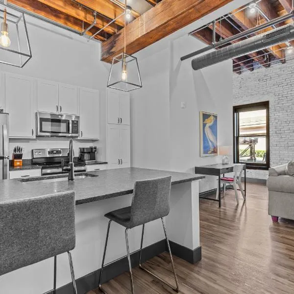 Brick & Bed Riverfront Lofts, PC 102, hotel di Saint Louis