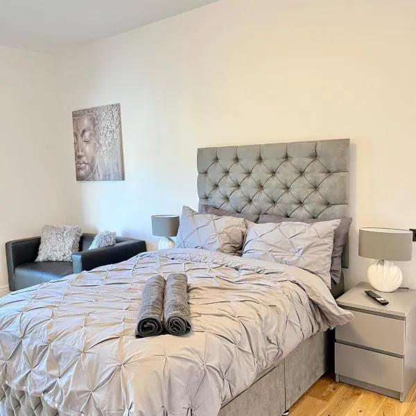 luxury apartment in East London, hotel in London