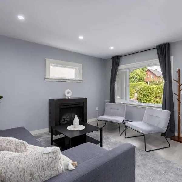 Spacious 4BR Retreat near YVR and DT, hotel v destinácii Vancouver