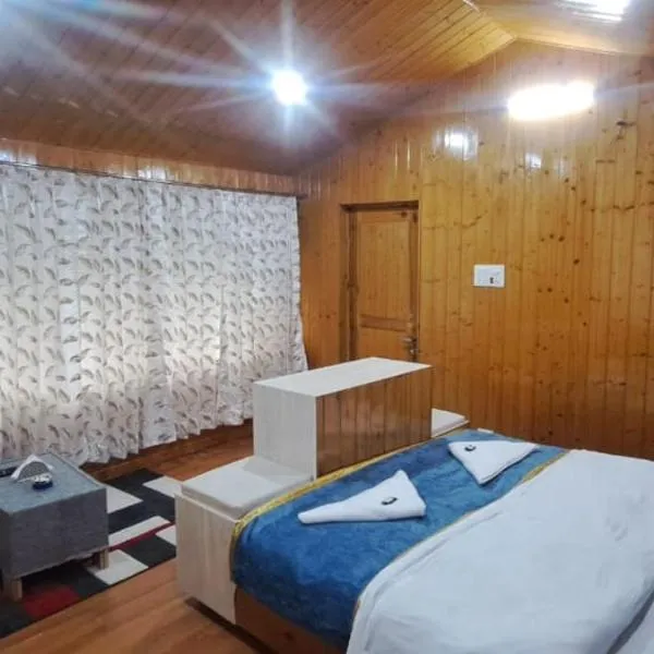 Heritage Amina Group Of Houseboats、シュリーナガルのホテル