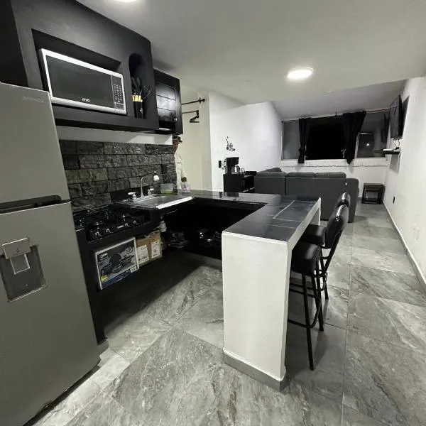 departamento familiar centrico cerca de playa y plazas comerciales con wifi 200, hotel em Puerto Vallarta