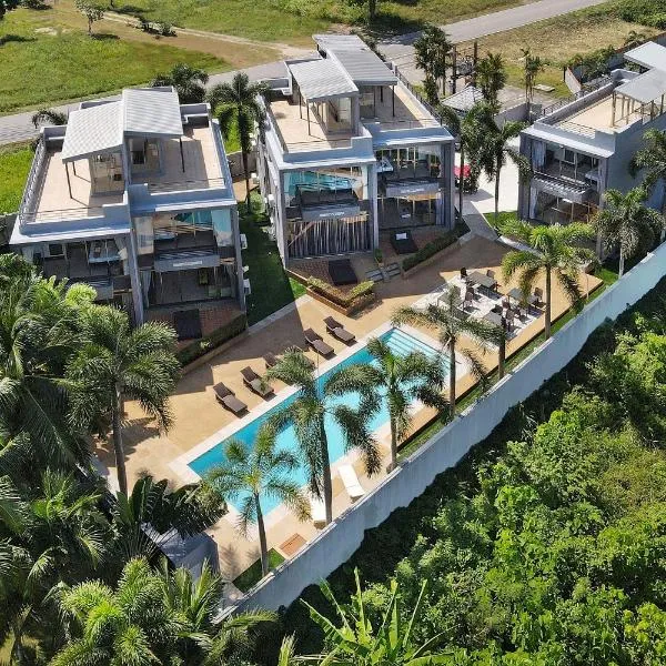 Your Tropical Home Away From Home - Villa Argent 10 with 3BR and Access to Large Pool, hotel v destinaci Thalang