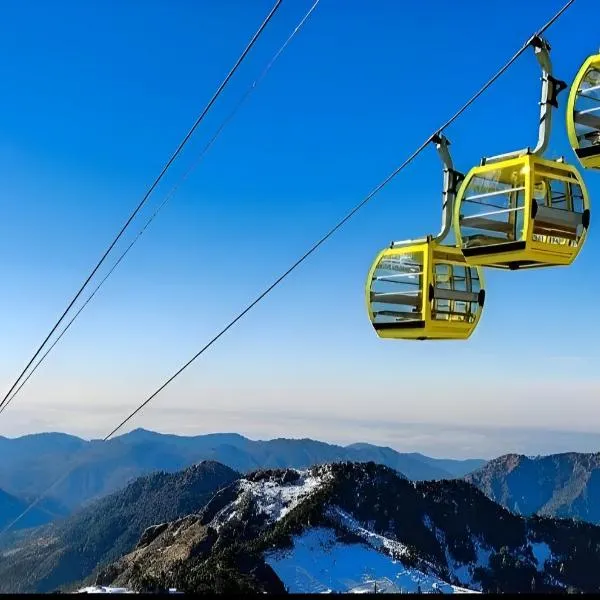 Himalayan Holidays Camp & Resort near Surkanda Devi, hotel v mestu Dhanaulti