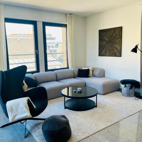 Luxe Penthouse 2BR, hotel in Luxembourg