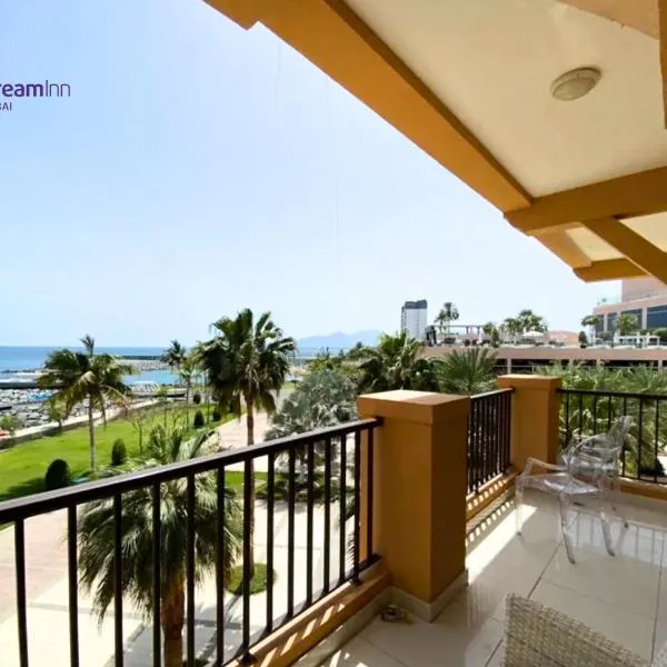 Dream Inn - 2BR Duplex with Ocean View, hotel v destinaci Fudžajra