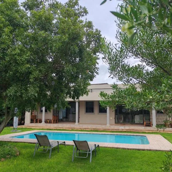 Monakaladi Gardens Function Venue and Homestead, hotel in Mahikeng