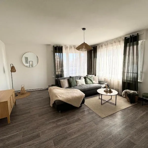 Appartement spacieux et lumineux, 3 chambres à Coudekerque-branche, hotel in Coudekerque-Branche