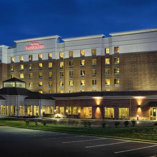 Hilton Garden Inn Raleigh Cary, hotel v destinaci Cary
