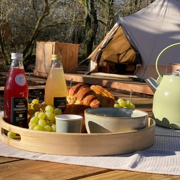 Tente luxe vue Etang avec jacuzzi 4, hotel em Le Vigeant