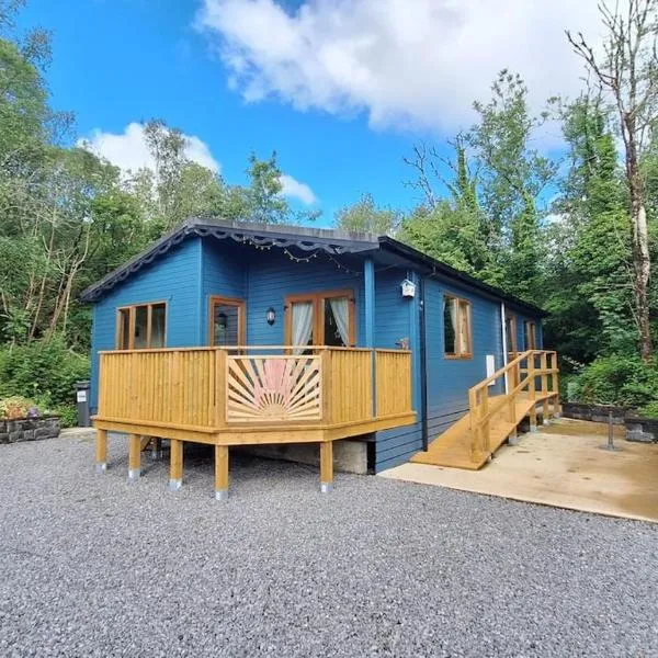 The Blue House - Romantic Mountain Cabin, hotel v destinaci Donegal