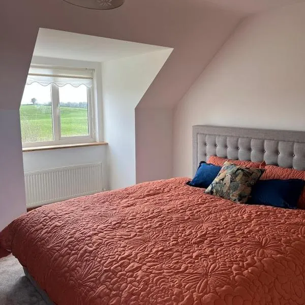 Peaceful Countryside Stay in Glasson, hótel í Athlone