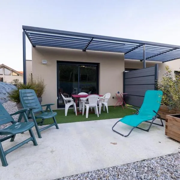 Le Parmé' Nid - gîte 3 lits avec terrasse et Clim, hotel in Beaucroissant