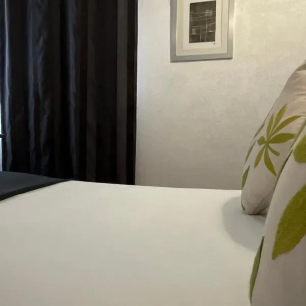 Viesnīca HOTEL De La Tour Saint Etienne SUD pilsētā Saint Etienne