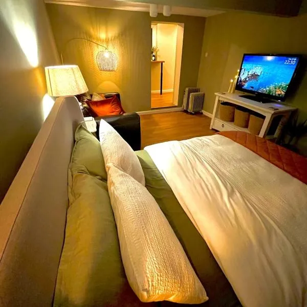 The Room Next Door- Boutique room in the Cotswolds, hotel in Winchcombe