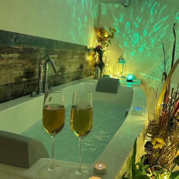 Relais Marmore con Jacuzzi per due persone, hotel v destinaci Ferentillo