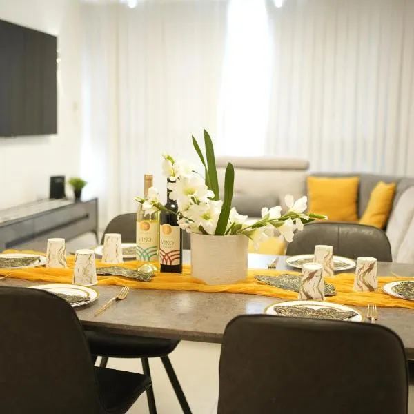 MYS Luxury Apartment, hotel v destinaci Netanja