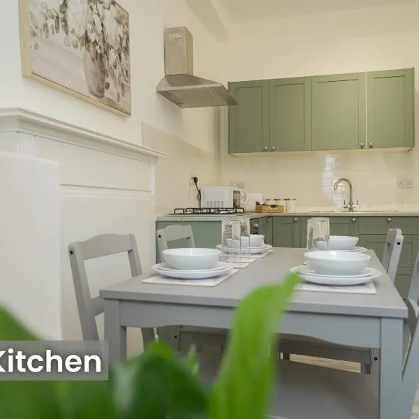 Edinburgh Modern Apartment in Haymarket, city centre, hotel v destinaci Edinburgh