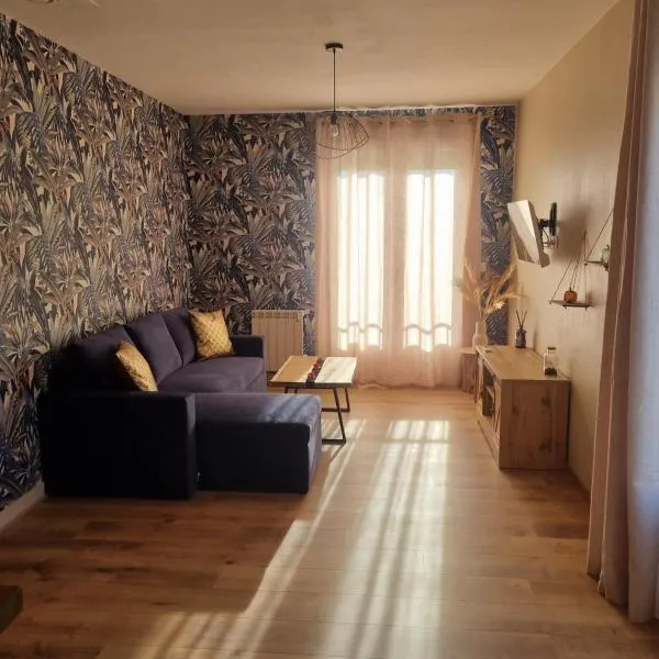 Maison à la campagne 2 à 4 personnes, hotel in Anzème