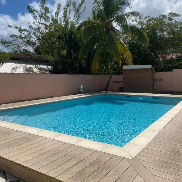 CoCoKreyol - " ARUBA", hotel in Les Trois-Îlets