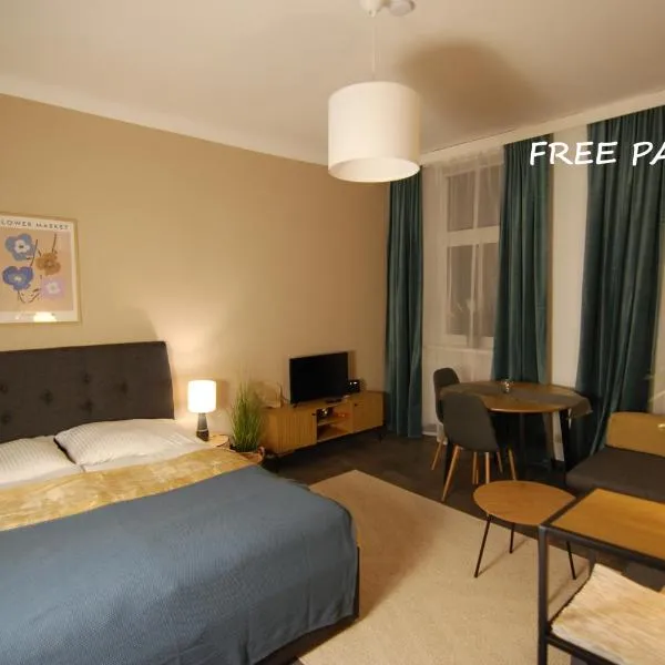 Cozy, Small, NEW with FREE Parking, hotel u Beču