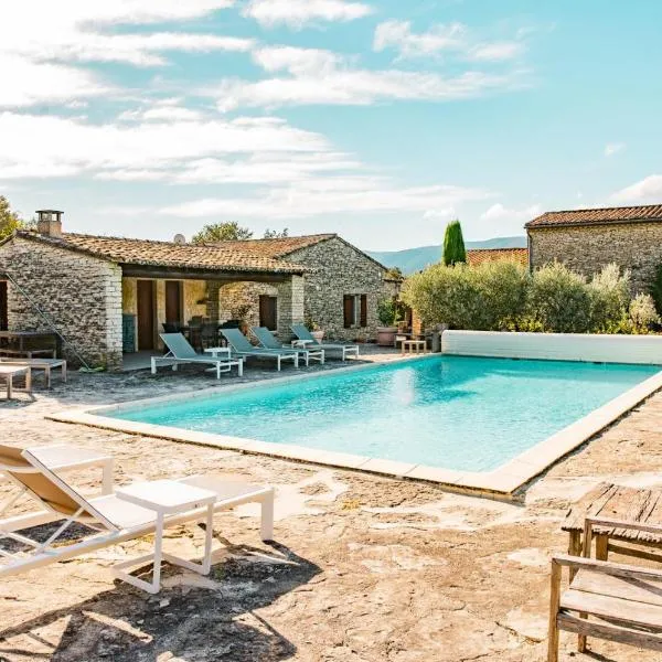 Maison de charme avec climatisation et piscine chauffée à Gordes, hotel v destinácii Gordes