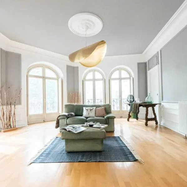 Appartement cœur de ville 4 chambres - 10 pers, hotel v mestu Béziers