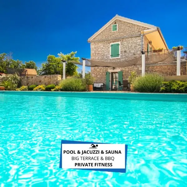 Božini dvori- Villa with Pool, Sauna , Jacuzzi and Tennis Court, hotel in Biograd na Moru