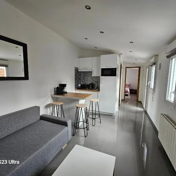 Maison entre Paris et Disney, stade nautique olympique Vaires sur marne, hotel in Pontault-Combault