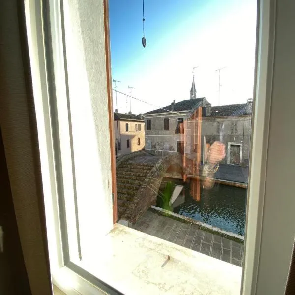 La Finestra Sul Campanile, hotel v destinaci Comacchio