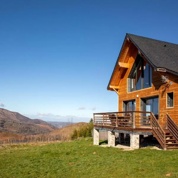 Chalet dans les Hautes- Pyrénées entre Lourdes et Bagnères Calme et Vue magnifique, hotel in Arrodets-ez-Angles
