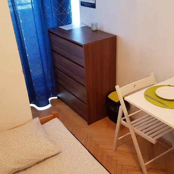 Niebieski Meander Pokoje blisko metra, hotel ve Varšavě