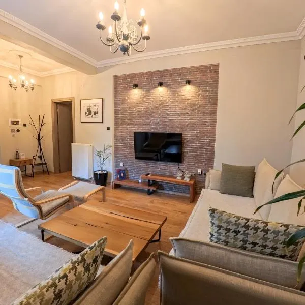 Living Life Apartment Komotini, hotel in Komotini