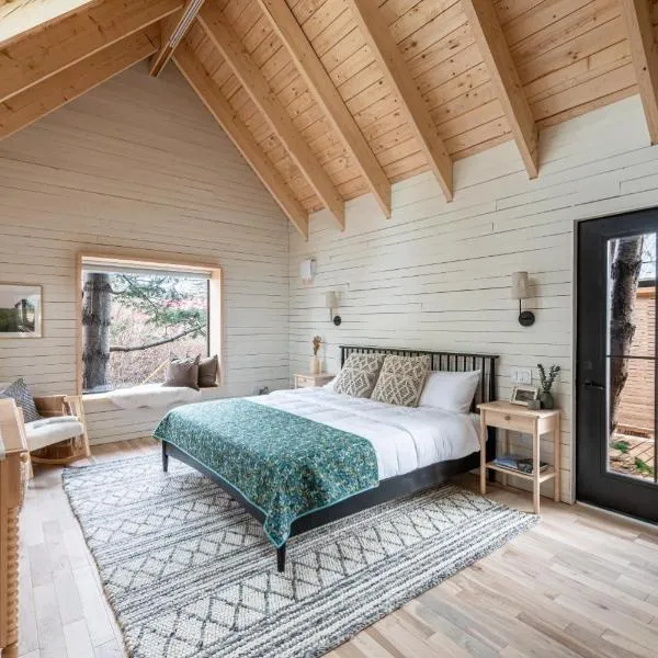 Black Forest Cabins, hotel v destinaci Mahone Bay
