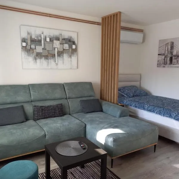 Apartman ZEN 2、Popovačaのホテル