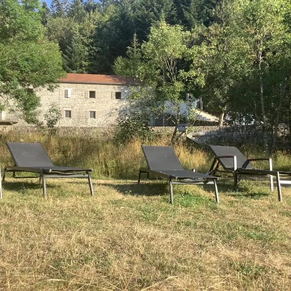 Ardèche maison 12 personnes, hotel di Usclades