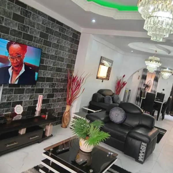 Home Away from Home - Gowon Estate near Gemade, Ipaja, Lagos, hotel v destinácii Lagos