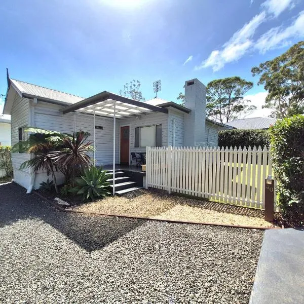 Shamrose Cottage by Book Jervis Bay - Huskisson, hotel v destinaci Huskisson