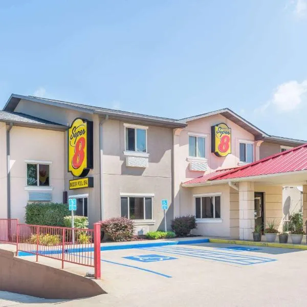 Super 8 by Wyndham Bloomington University Area, hotel v destinaci Bloomington