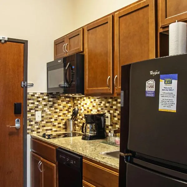 MainStay Suites Madison - Monona, hotel v destinaci Madison