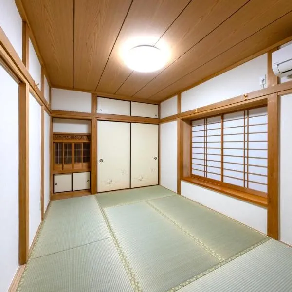 TSURUNOYA The only private lodging in Tokyo 8 min walk station near super market shops ASAKUSA AKIHABARA SKYTREE nearby Japanese TATAMI style Free Parking new open For 2 to 12 guests, hotel i Tokyo
