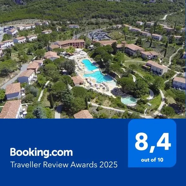 Duplex (5pers) dans village vacances en Ardèche, hotel in Grospierres