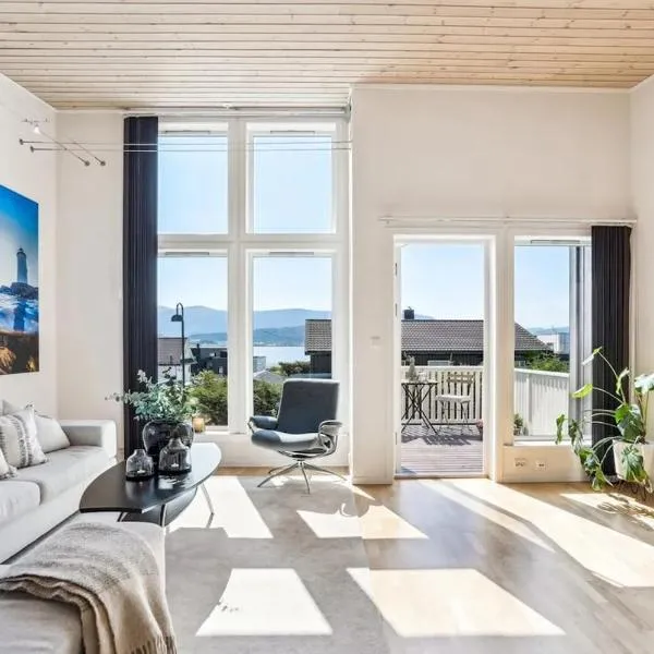 Moderne rekkehus nært Ålesund, hotel en Valderøya