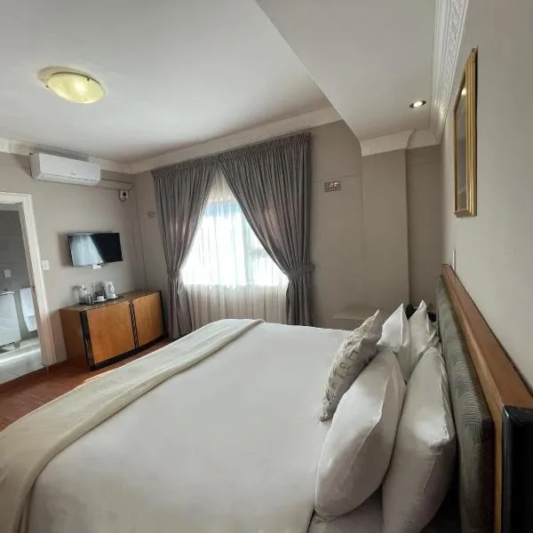 Ngwenya Hotel & Conference Centre, מלון בקלרקסדורפ